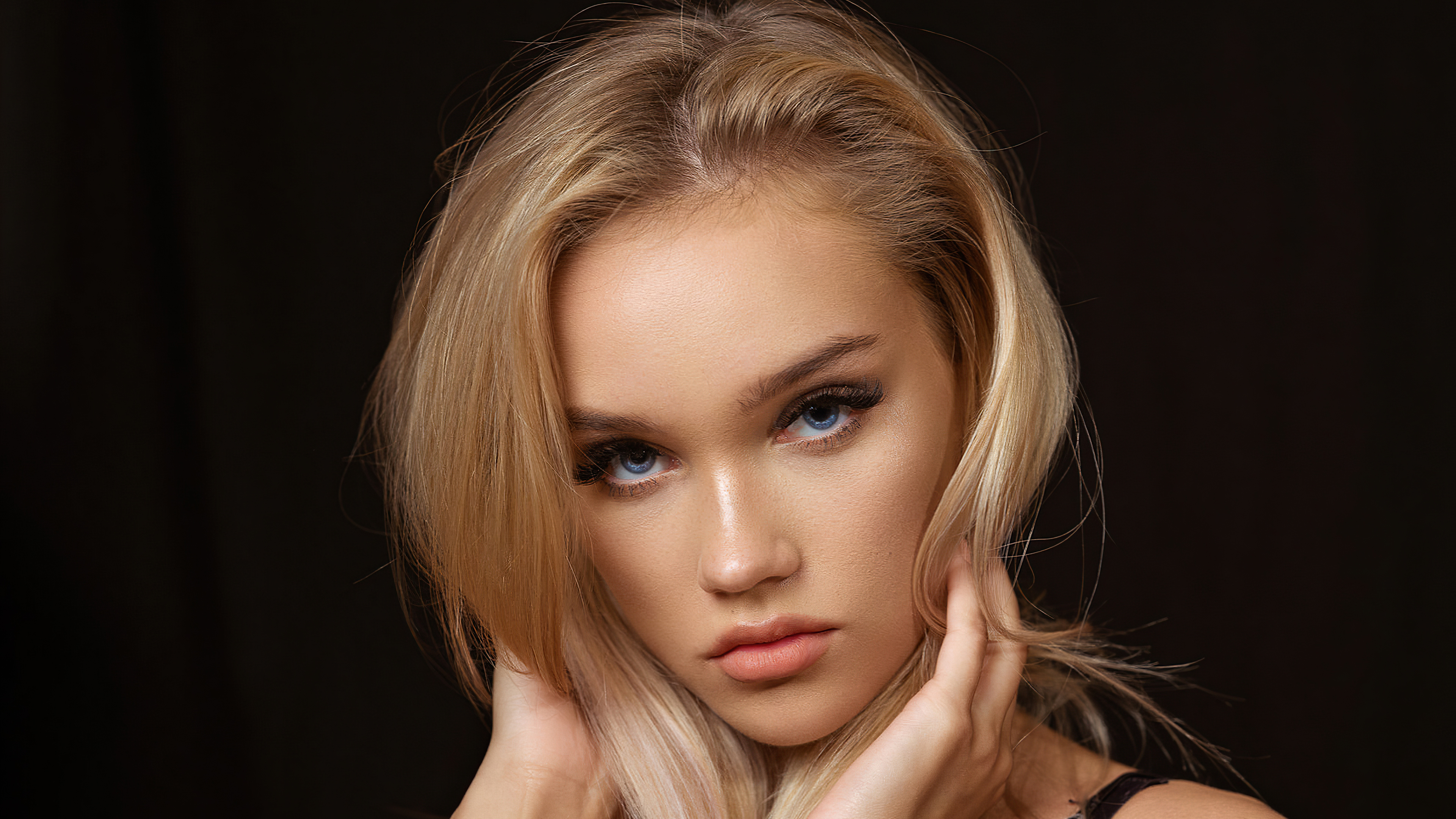 evelina blonde hair glance 1596916187