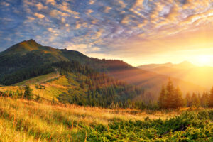 mountain scenery morning sun rays 1596913282