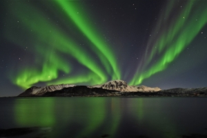 aurora across the bay lofoten 4k 1602501745