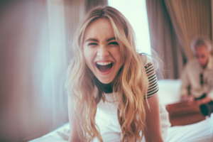 sabrina carpenter cute smiling 2020 4k 1608983892