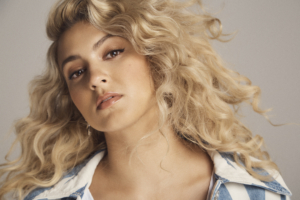 tori kelly 4k 1607679943