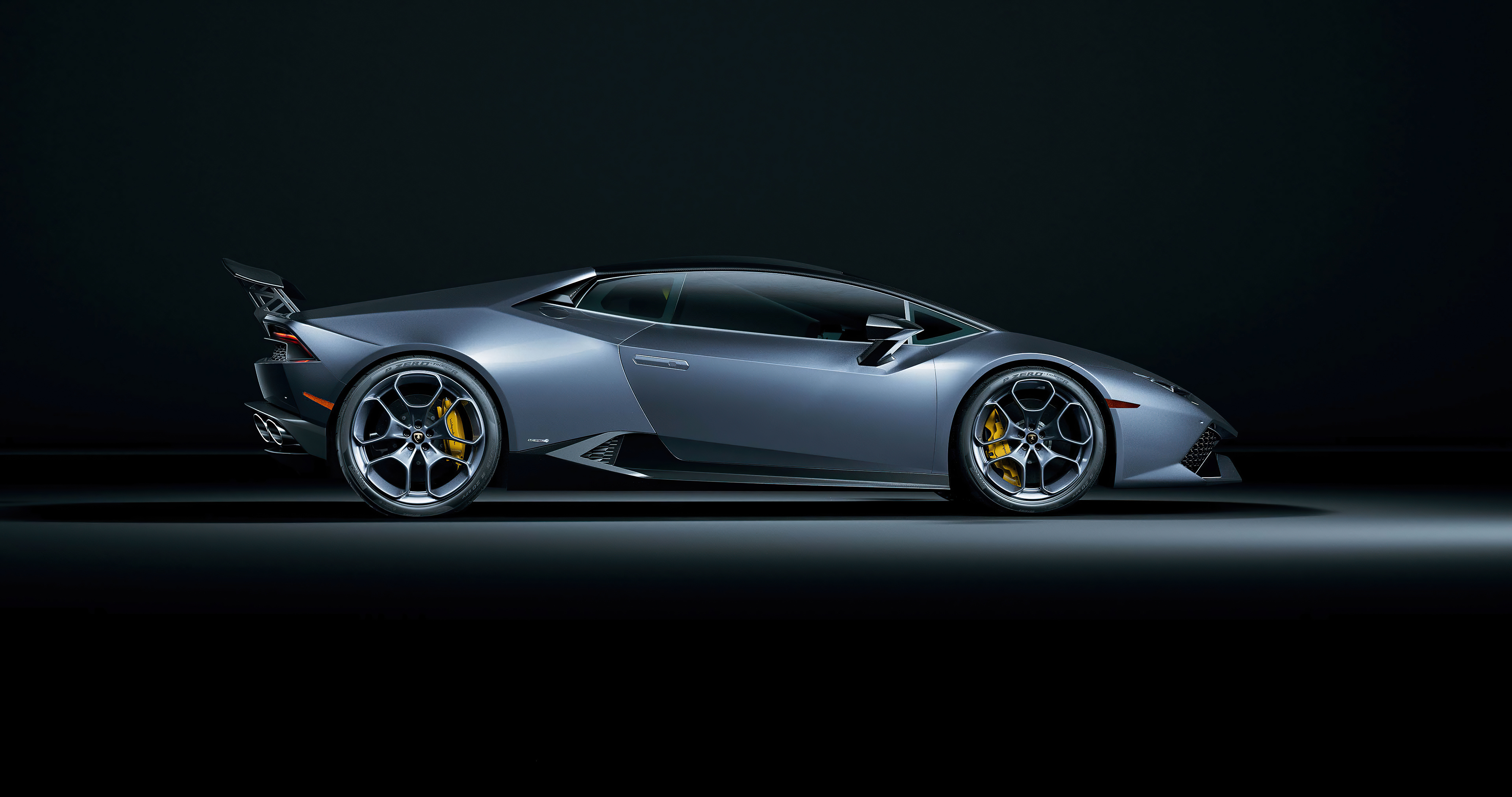 lamborghini huracan side view 4k 1626180240