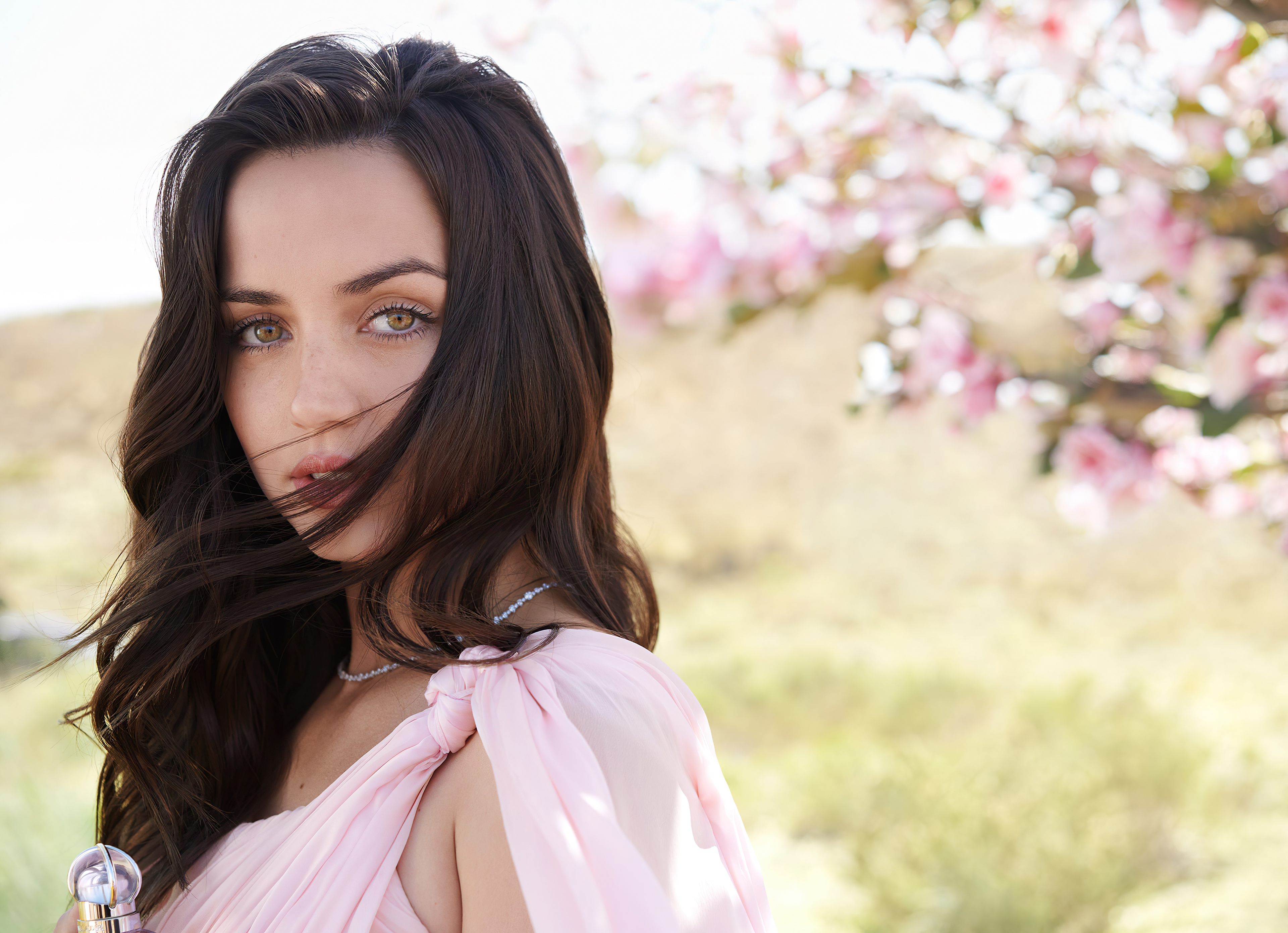 ana de armas for estee lauder 2021 photoshoot 4k 1629916328