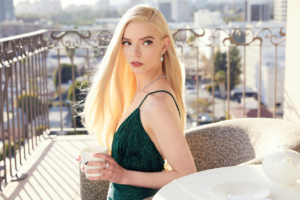 anya taylor joy 2021 golden globes portrait 4k 1629861458