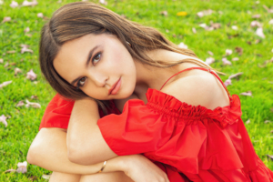 bailee madison red dress 2021 4k 1629858496