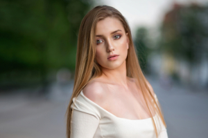 blonde girl portrait depth of field 4k 1629241735