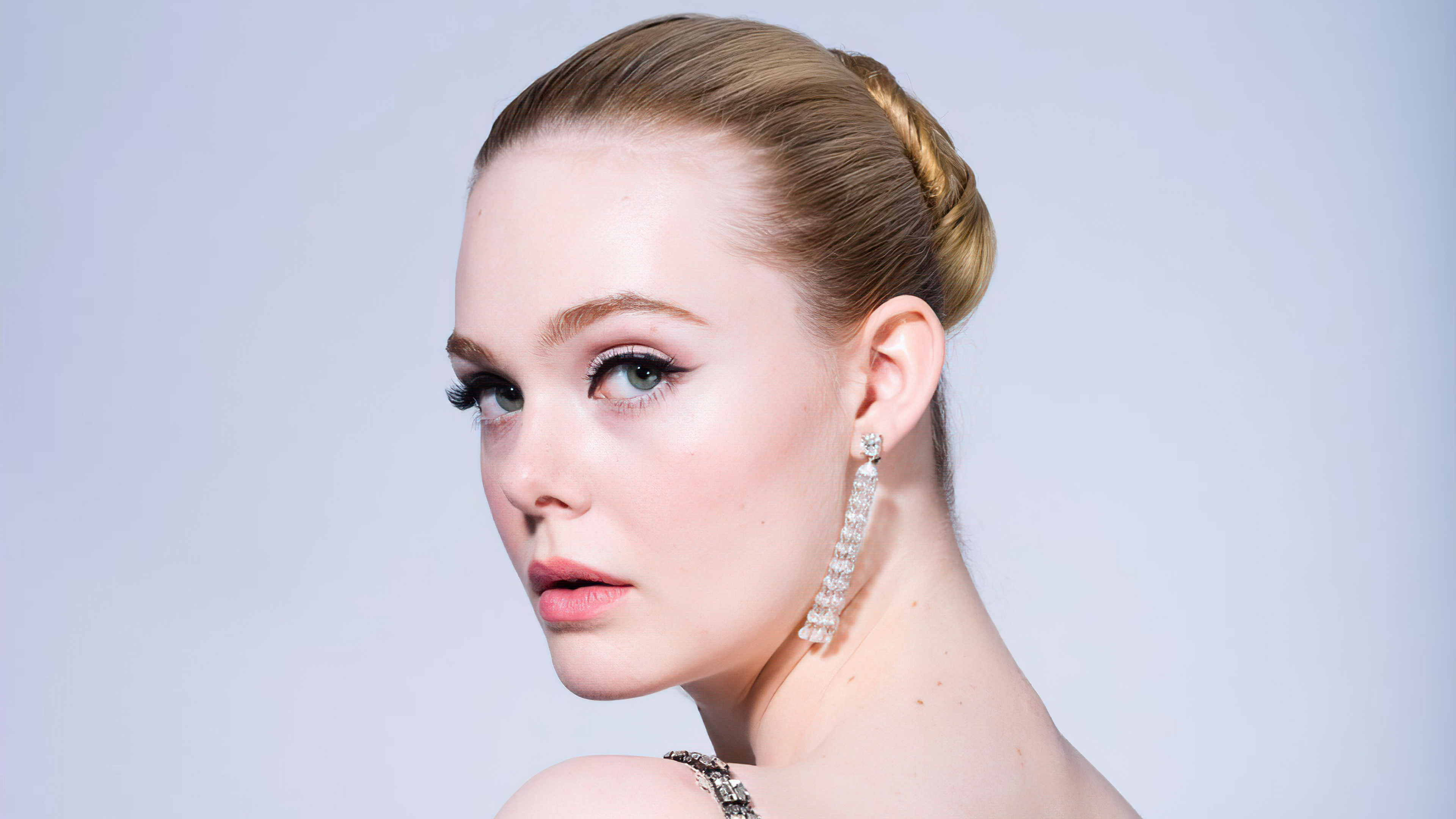 elle fanning golden globes 2021 4k 1629915316