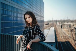 girl standing balcony 4k 1629252184