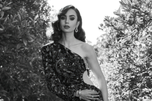 lily collins 2021 golden globes portrait 4k 1629915149