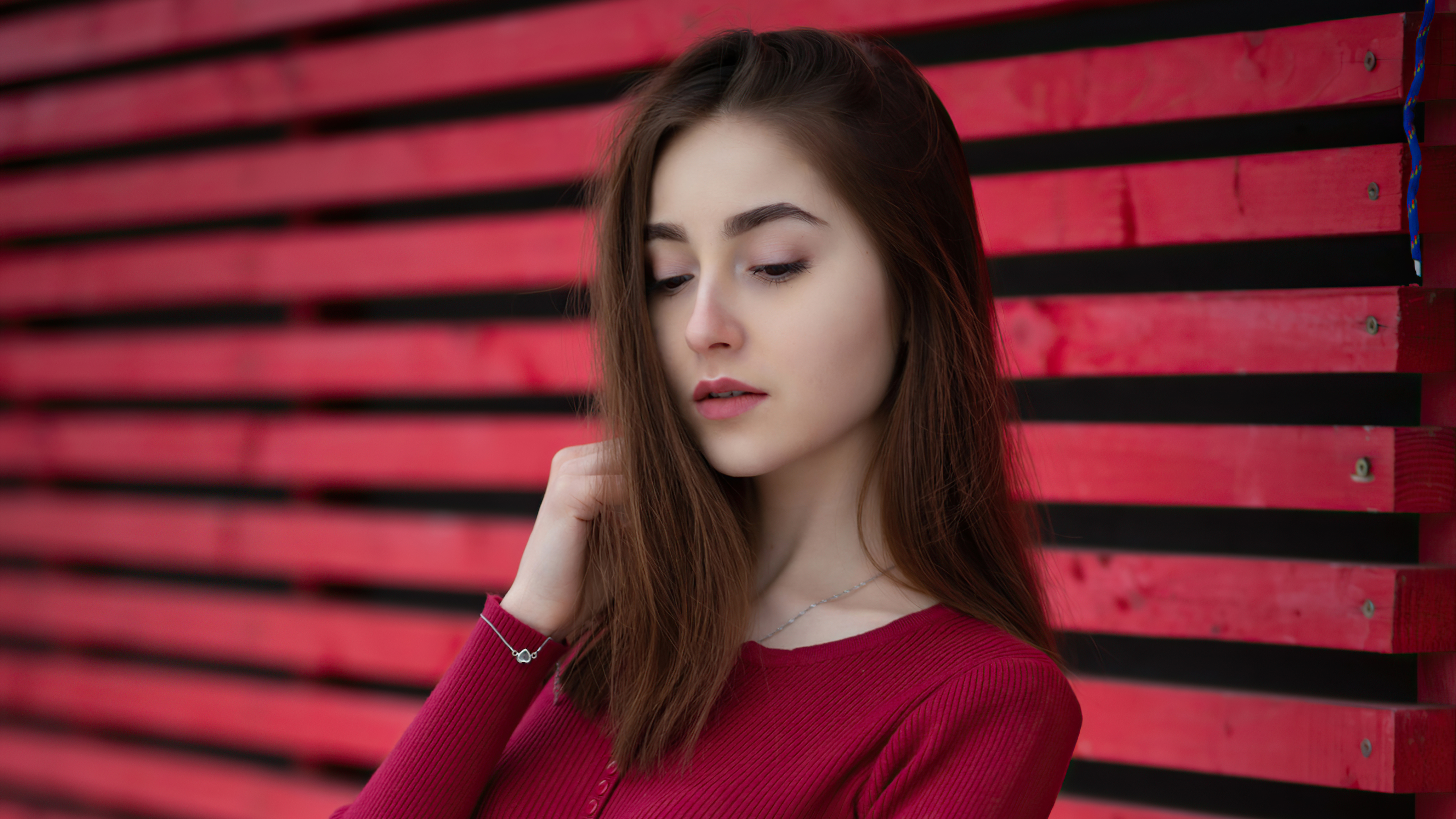 redhead girl looking down depth of field 4k 1629241627