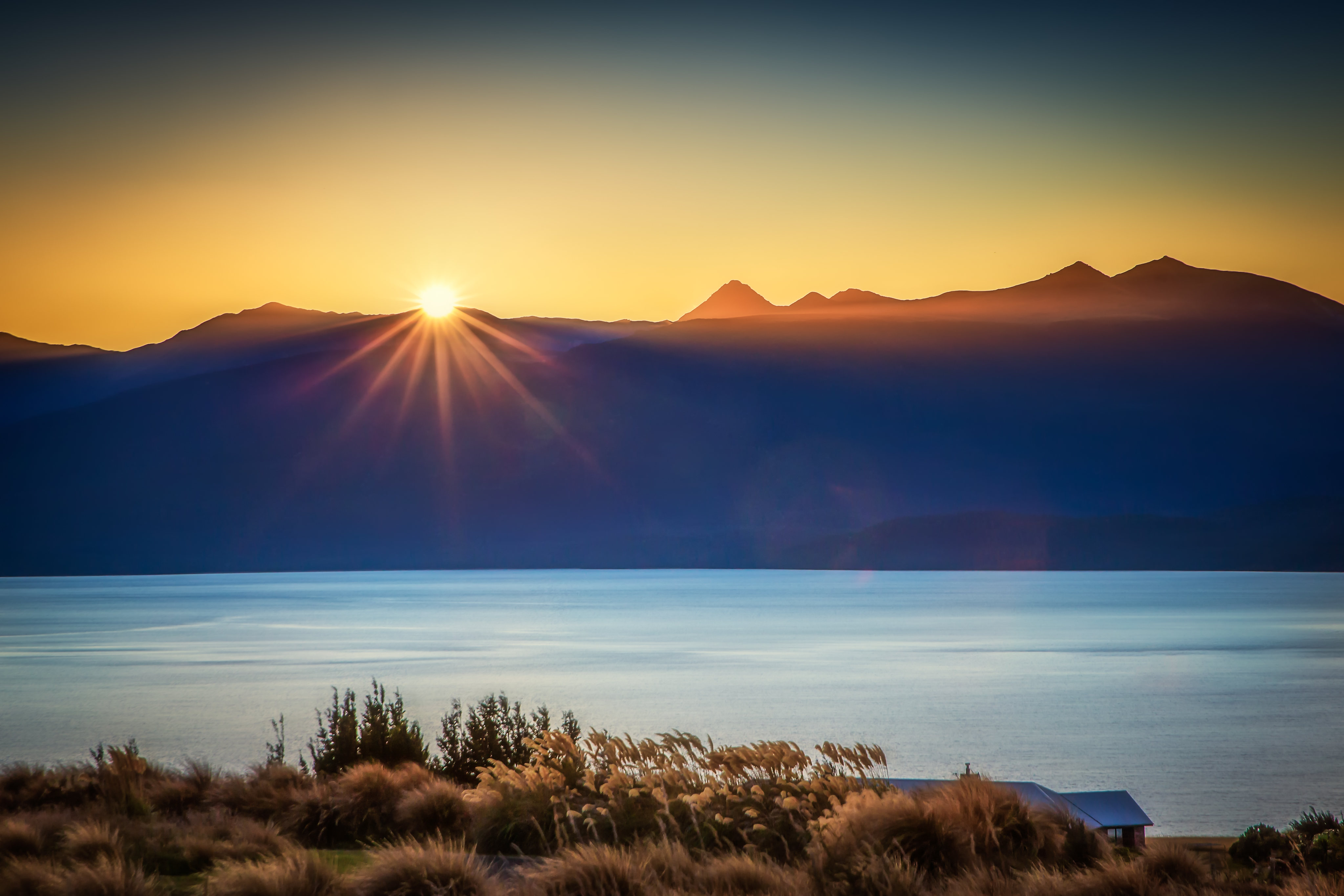 sun burst lake te anau 4k 1630068483