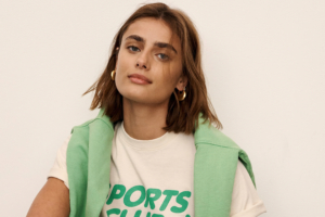 taylor hill sporty and rich 4k 1629775583