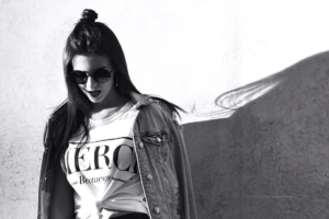 victoria justice with shades monochrome 4k 1629858638