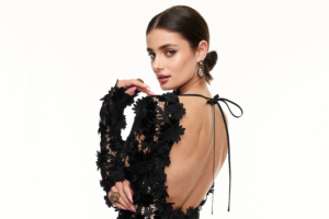 taylor hill oscar de la renta fall 4k 1653332543