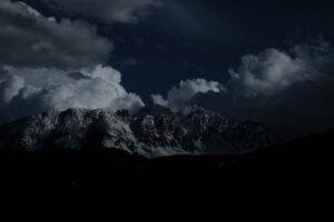 dark night clouds peaks 4k walpaper 1692029747